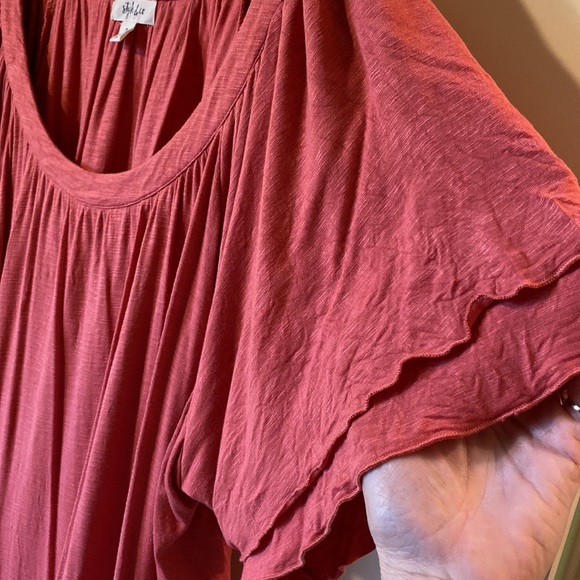 Beautiful coral color top, very flattering! - Picture 3 of 4